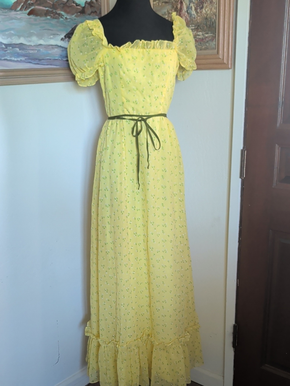 Vintage Yellow Puff-Sleeve Maxi Dress with Ruffle Hem